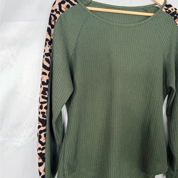 SHEIN Waffle Knit Long Sleeve Top Green w/ Leopard Stripe Size Large - Picture 2 of 8